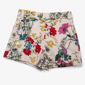 ZARA Women Floral Shorts – Size M / US 28 – Side Zipper